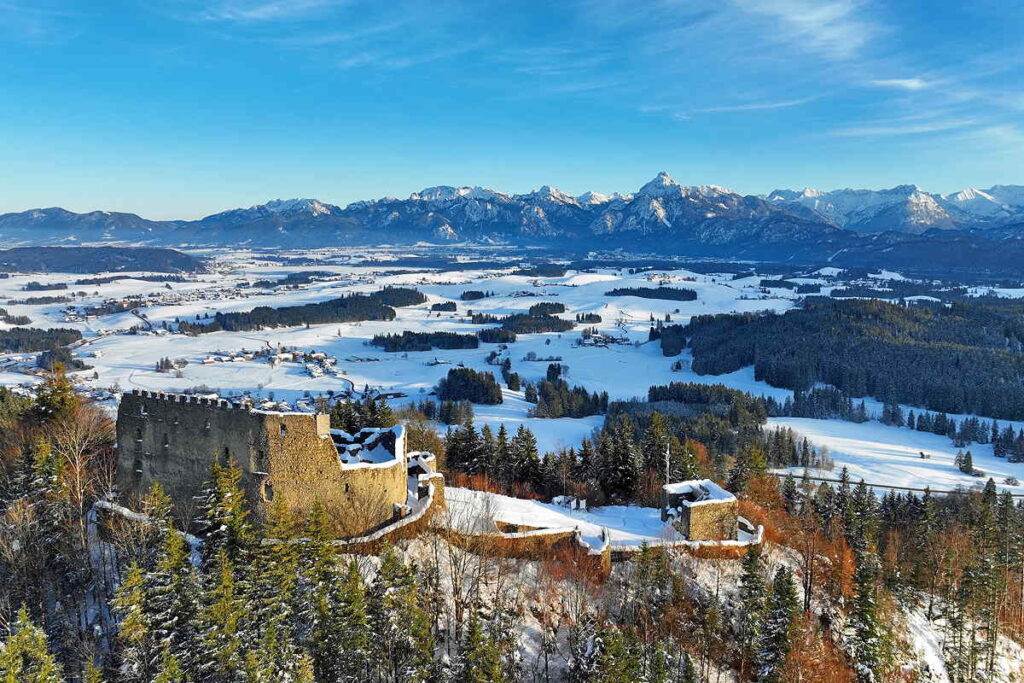 Die Burgruine Eisenberg im Allgäu